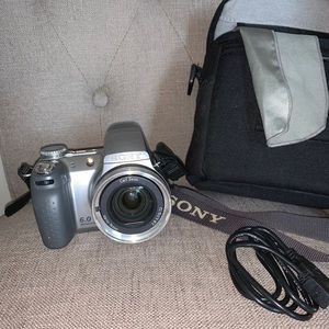 SonyCyberShot Silver DSC-H2 DigitalCamera-cord-Bag